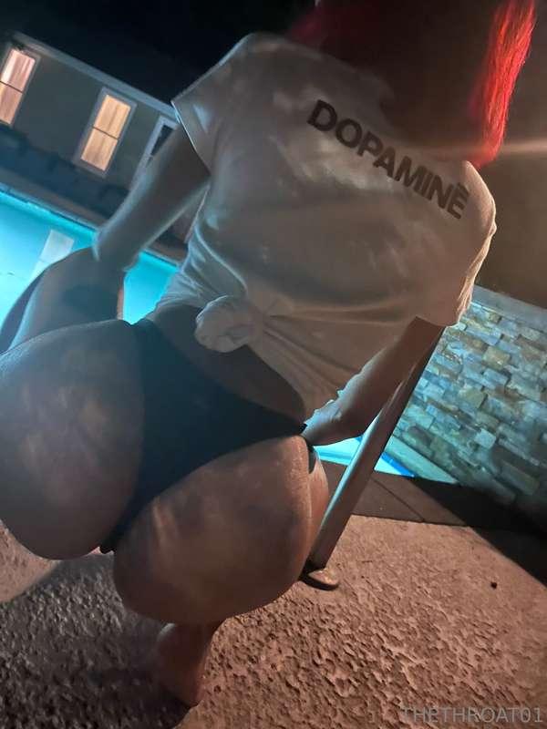 this ass wants your attention