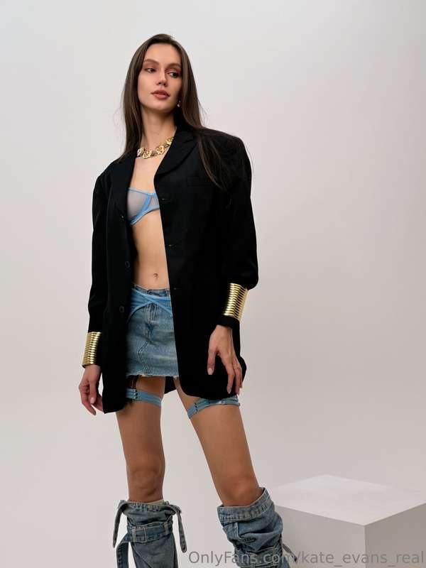 kate_evans_real image #0