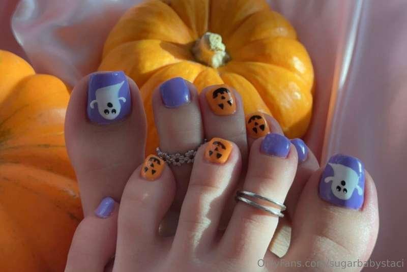 New Halloween pedicure!💜🧡