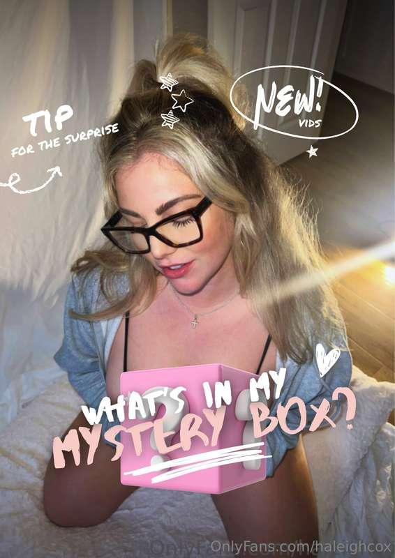 Wanna see what’s inside my mystery box? 😏Tip $20 to claim yo..