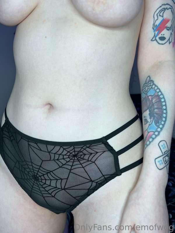 how cute are my hip stretch marks!!!