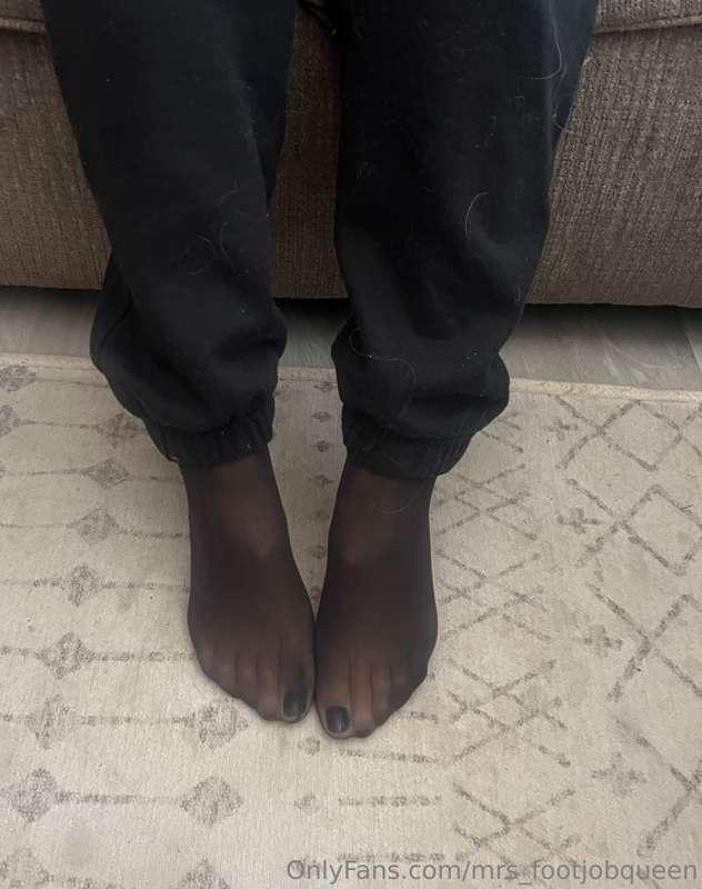 mrs_footjobqueen image #10
