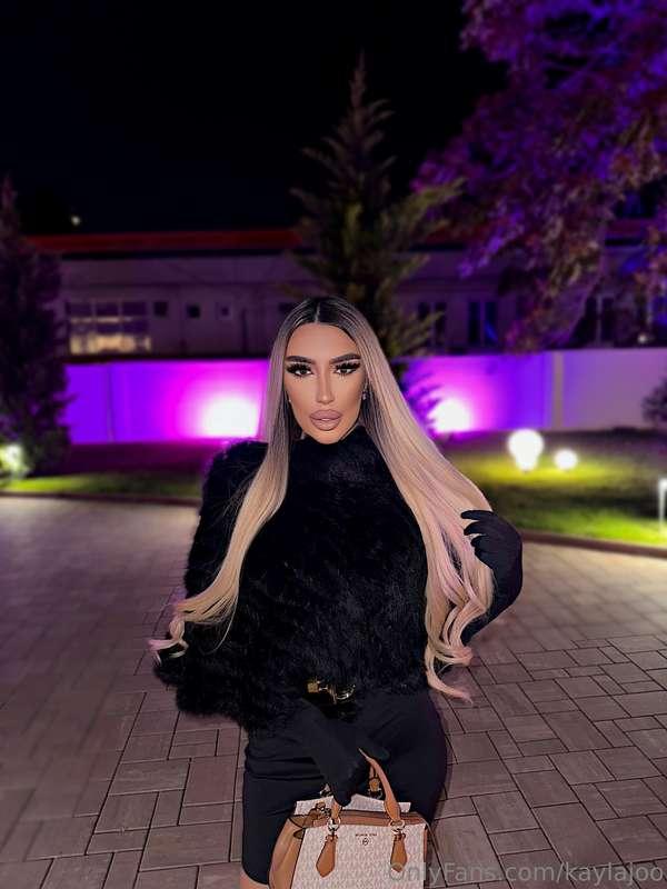 The woman in black 😈🙈