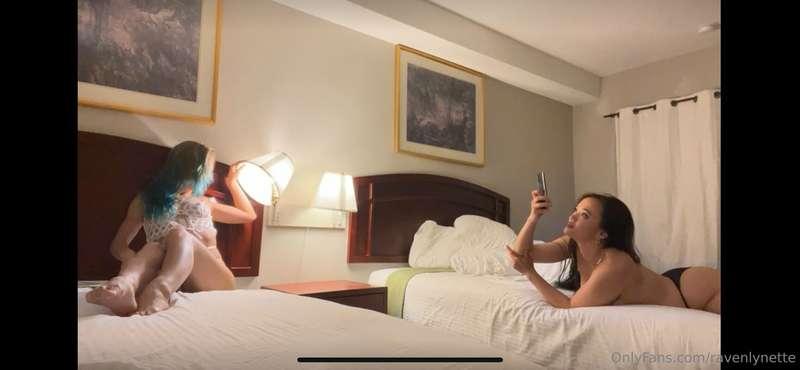 Stills from my livestream with @themariebrooks ! We had so m..