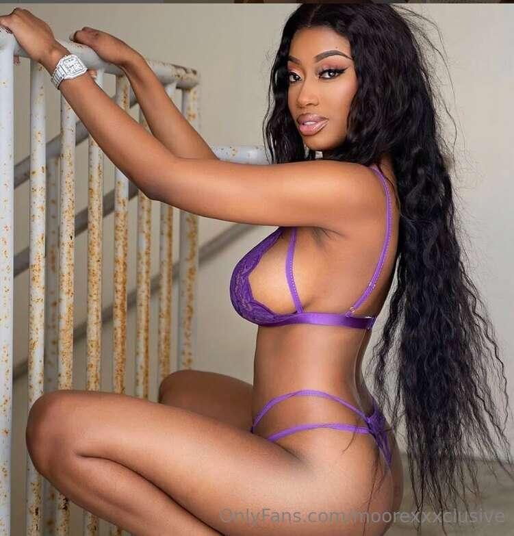 How many backshots would you give my perfect ass ? 🍑