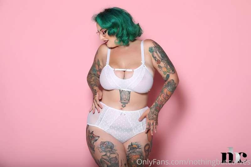 @galdalou Galda looking angelic in white 😇😈 xox