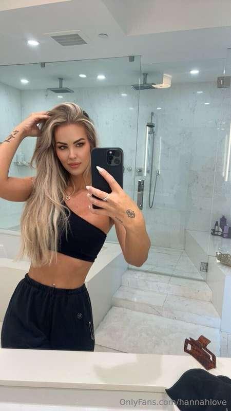 A quick bathroom selfie 🥰