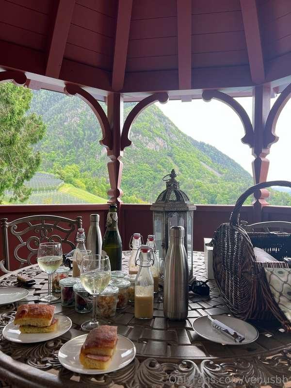Breakfast with a view🏞️