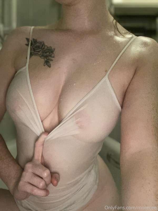 Do I win the wet T-shirt competition? 🙏🏻😍💦