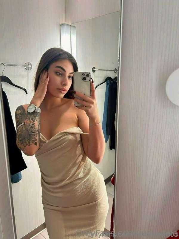 Follow my hottie @justadela 😍She is definetly worth it! ❗️ A..