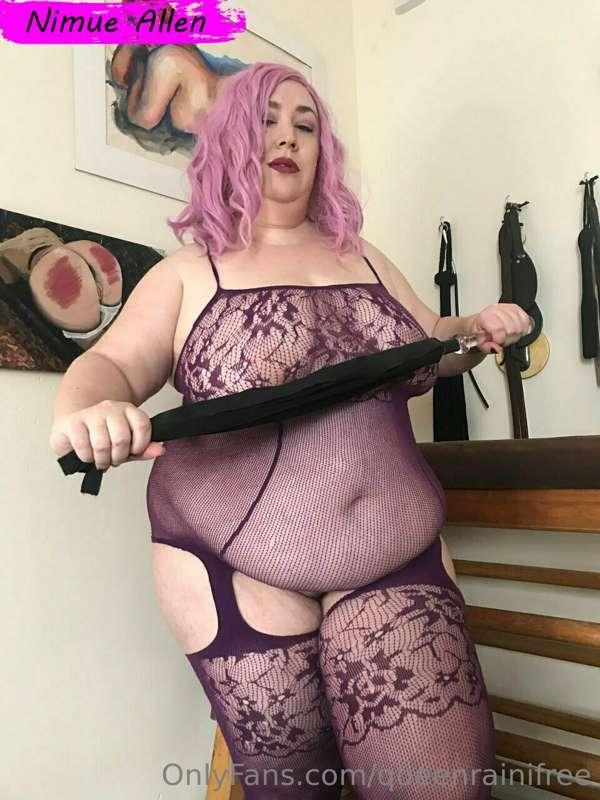 Are you ready to get on your knees and worship @nimueallen? ..