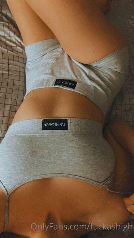 How do you like my new bed set? 😏