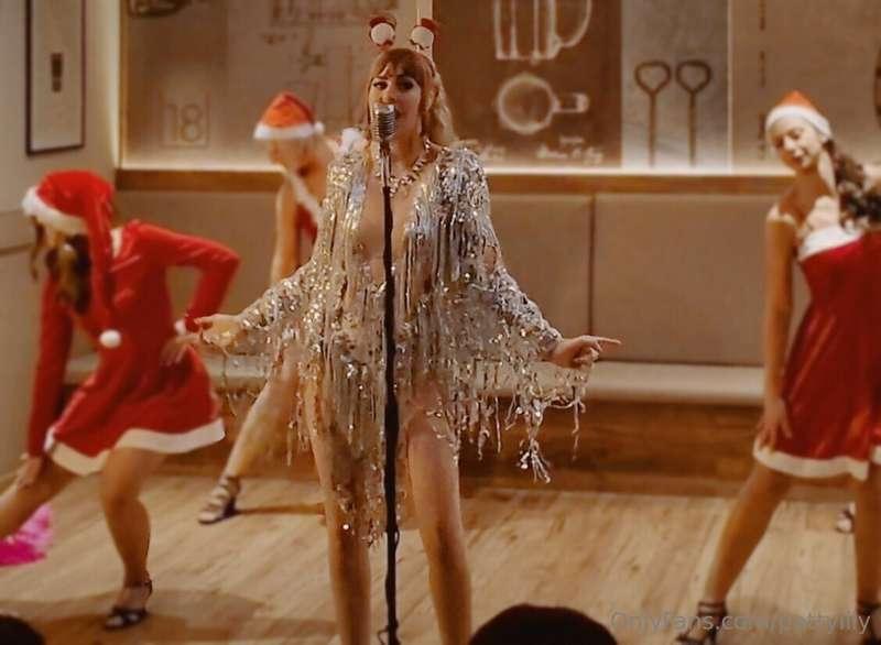 I can't wait to be on stage for my New Year's Eve show 😍😍😍
H..