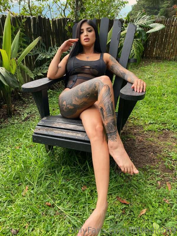 I don't mind grass stains on my knees hahaha😈