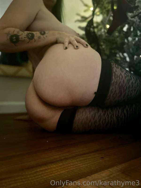 On the first day of Christmas 🎄 I gave to you my pretty hole..