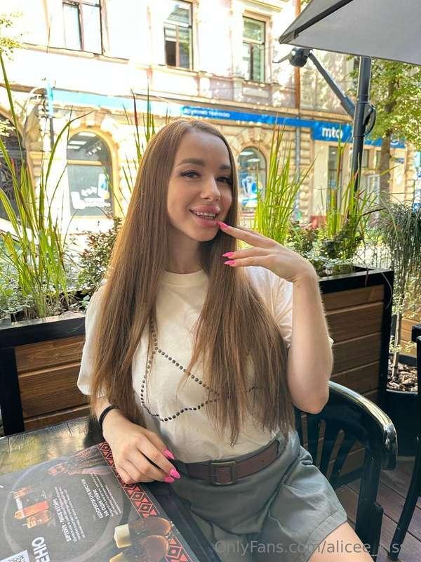 😍A smile is a woman's best weapon!🥰
