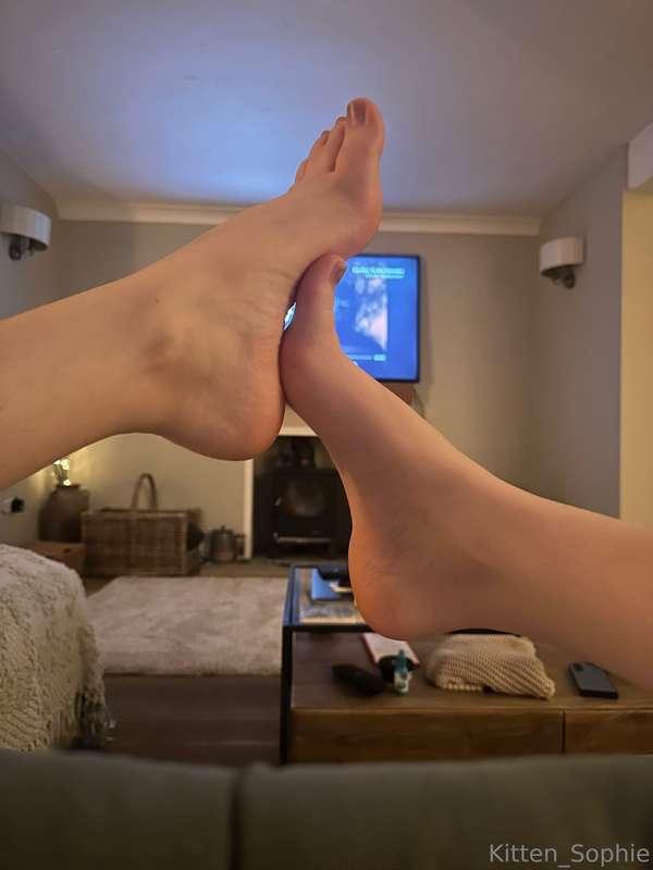 I probably don’t post enough feet pics 💞💞