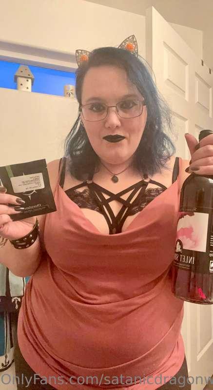 Happy weed and wine day 💕