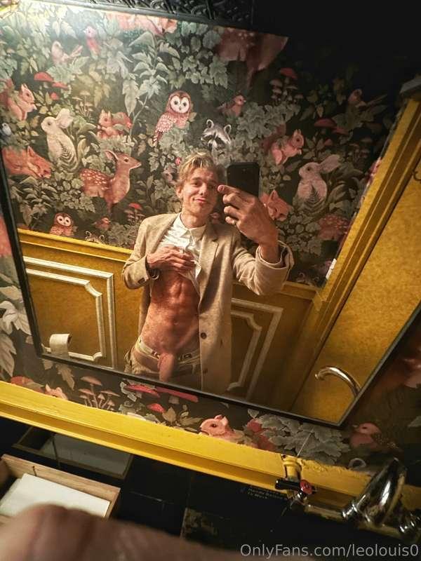Come join me in the bathroom 🤪