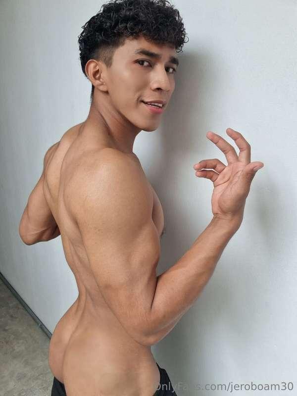 Like si deseas que sea tu bbecito🤤 y tu juguete 🤤🤤