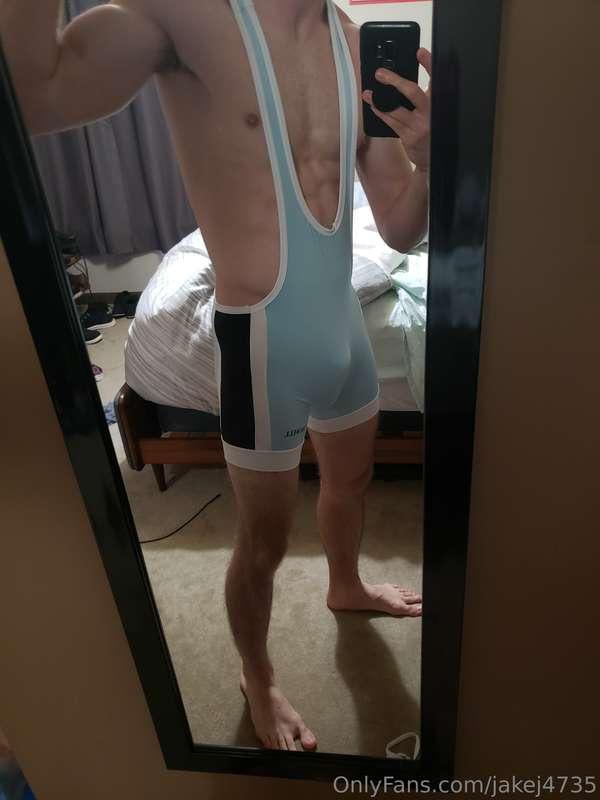 Anyone wanna wrestle? 😈