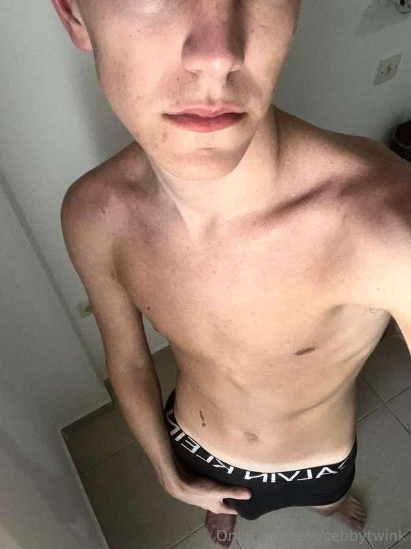 who wants to come and help me get hard😏