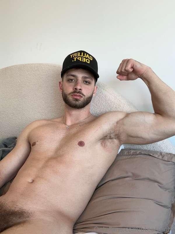 For explicit content go to my VIP page🥵 @bteasing 