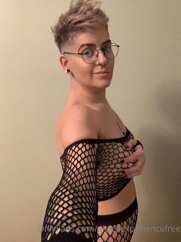 These fishnets are doing something really nice to my tits 😍