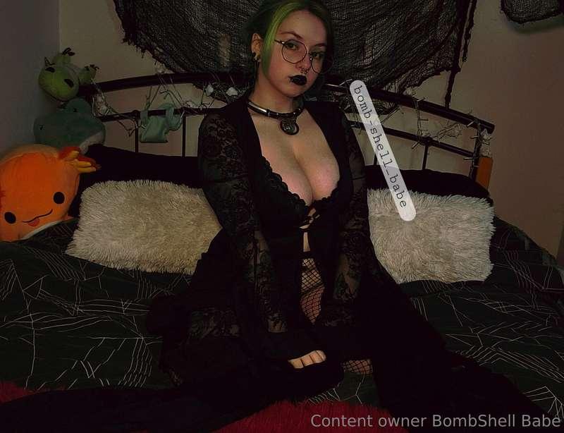 thought I should bring back my witchy style this summer