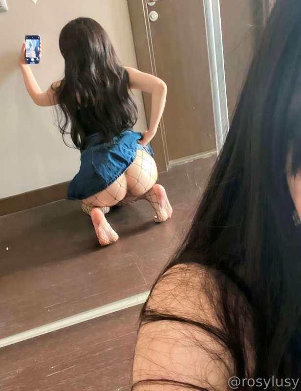 I hope you enjoy with my peachy ass 🍑  💦 I really enjoy sitt..