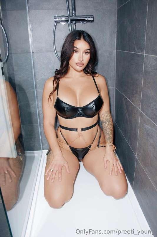 Join me in the shower sexy!