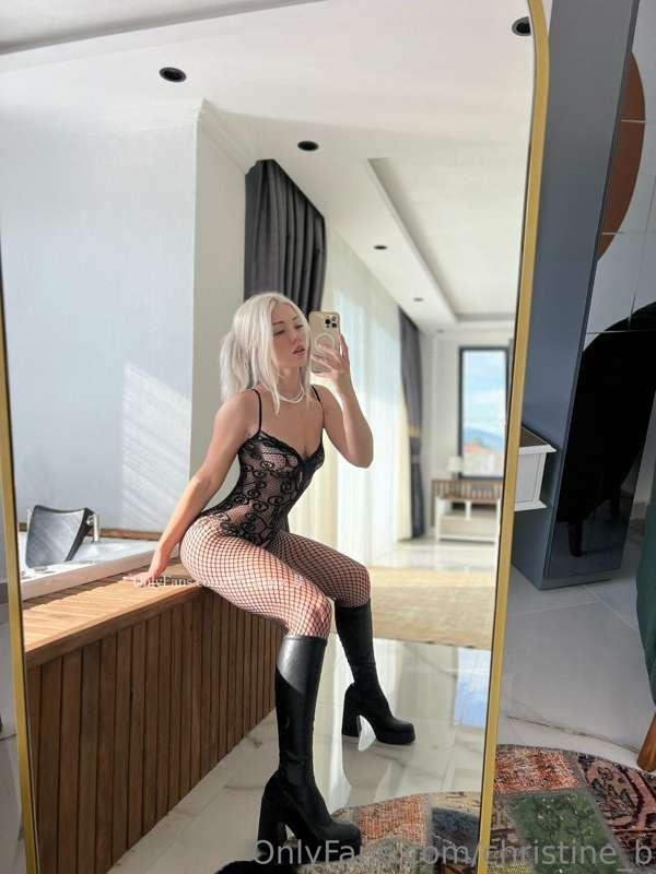 What you think about this outfit 😈🖤