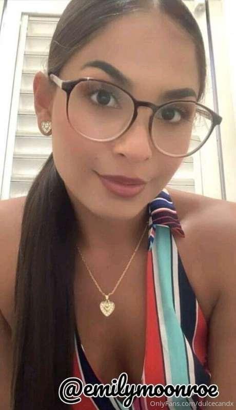 🍑@emilymoonroe 🍑
I love sex and I'd love to please you daddy..