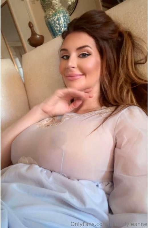 LOOK ME IN THE BOOBS WHEN I TALK TO YOU ;)

Love always, 
Yo..