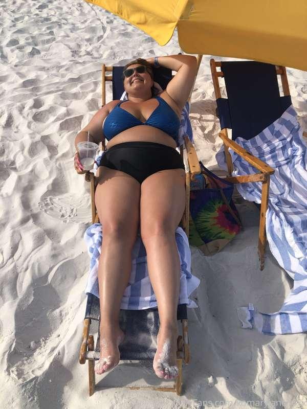 Monday’s suck and I’d rather be at the beach 💞