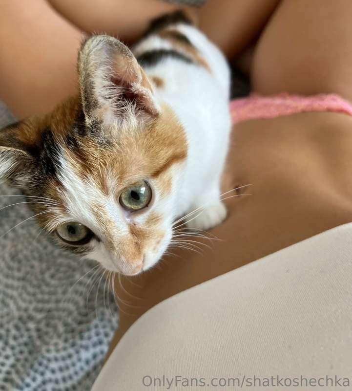 My pussy 🐈 ☺️👧🏽💕