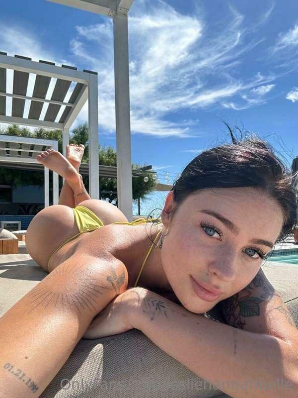 suns out, buns out literallyyyy 😏