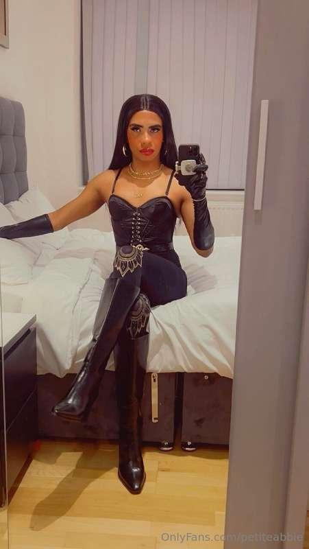 What turns you ? I’m ready to play 🖤