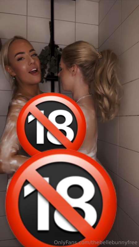 NEW G/G SHOWERING VIDEO!😈💦 6 MINUTES LONG VIDEO WASHING OFF ..