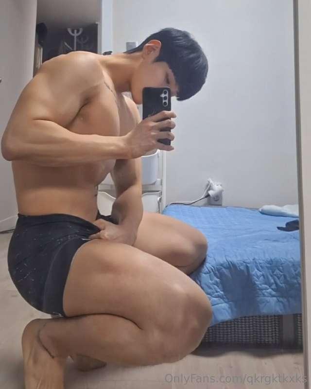 정보) 박하는 하체운동을 할때 숏레깅스를 입는날에는 불편해서 팬티를 입지 않는다😏정보2) 박하는 오늘 하체운..