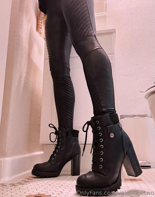 Feeling very hot in my leather! 4 slots left 