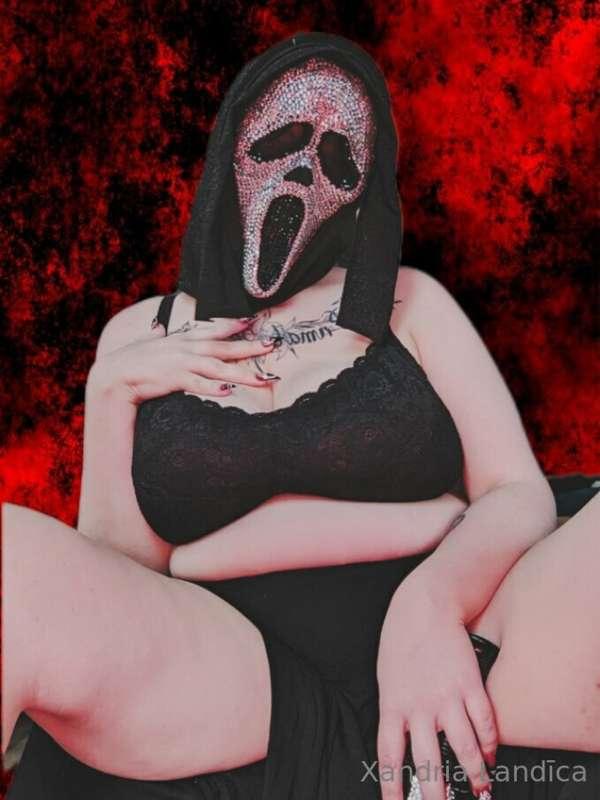 Oooo sneaky peaky of Halloween Horror shoots 😘