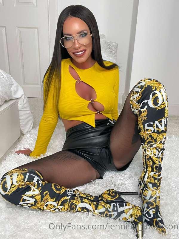 Don’t get fomo (fear of missing out on this naughty set) @je..