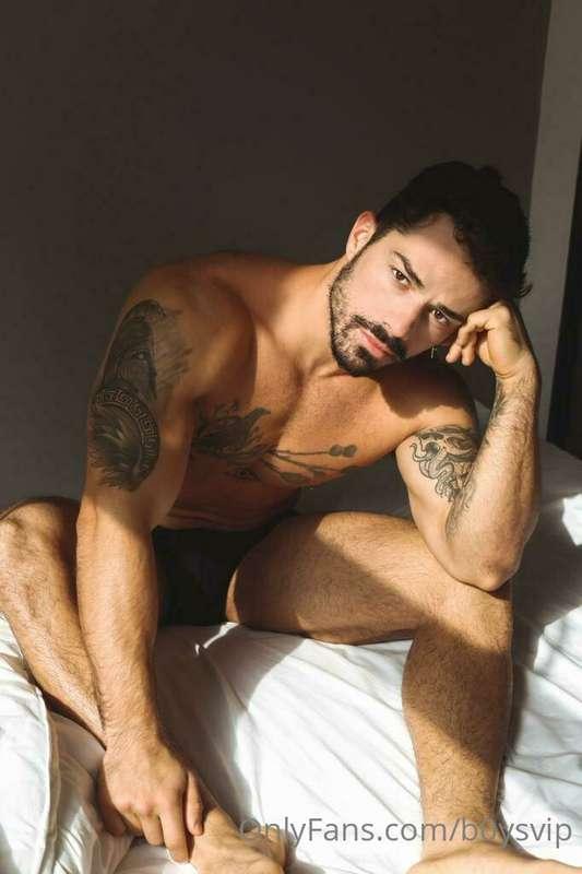 New model!😍 @brunev new content of him soon here!💥  Nuevo mo..