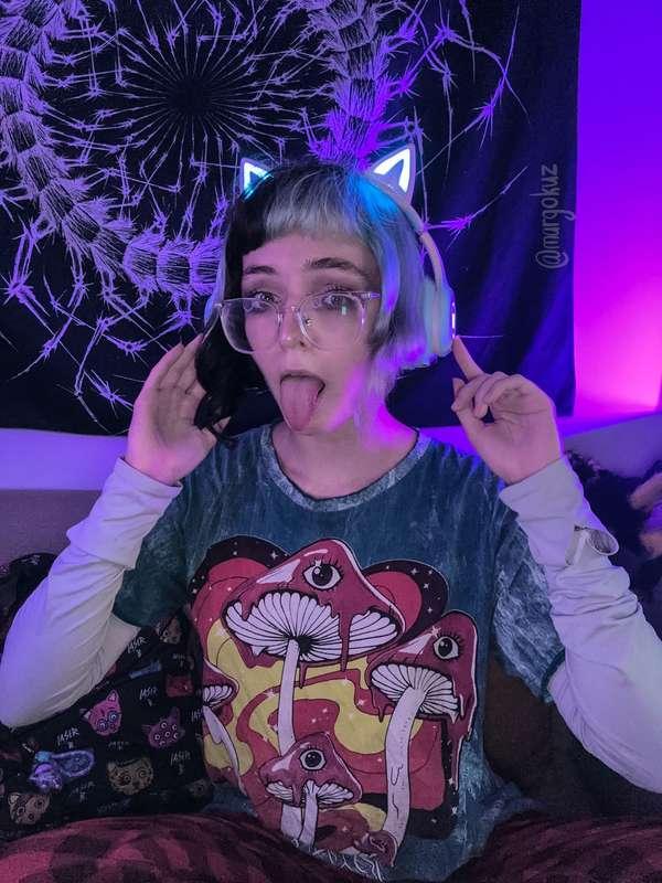 not ahegao, but…. something similar?

#fyp #egirl #uwugirl #kawaiigirl #glasses #altgirl #ahegao #alternative