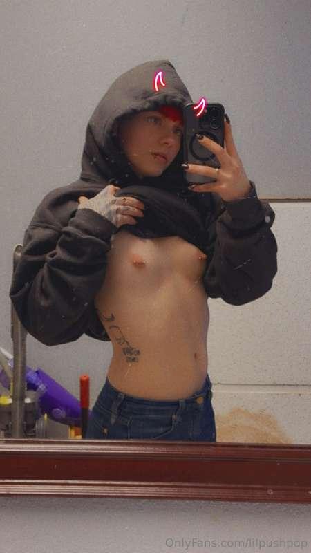 😈