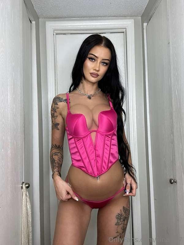 Happy Valentine’s Day 🌹 I have something new coming out toni..