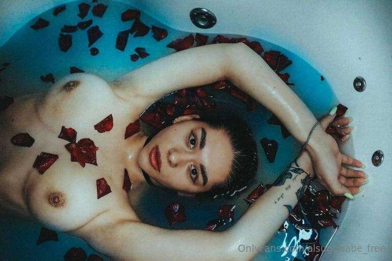 FREEFREEFREE

Fresh  cutie @leya_le  wants to show  how wet ..