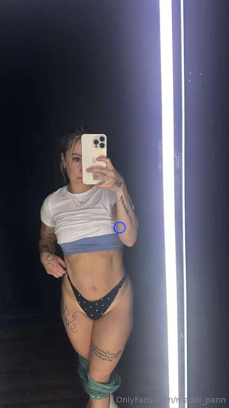 me 🤝🏼 locker room lighting