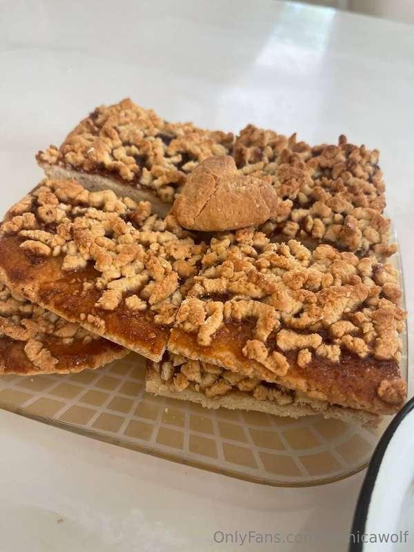 Made this crumb pie today just for my tea time 🍰☕ And oh my…..